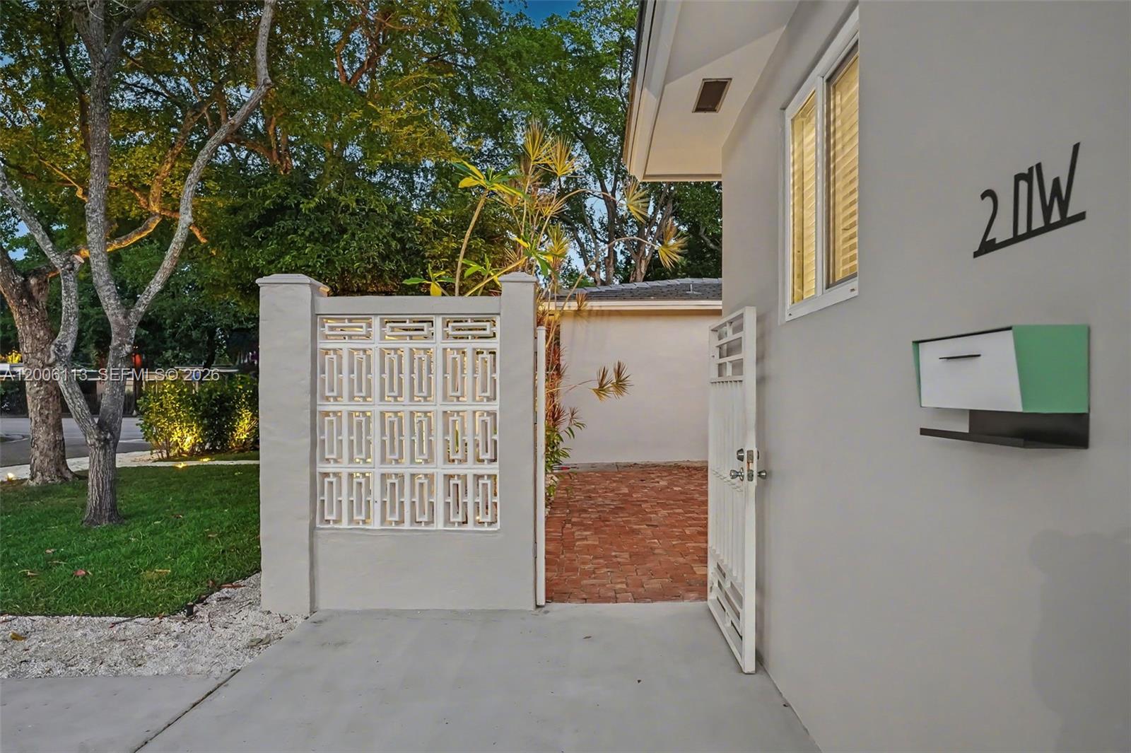 2 NW 89th St El Portal, FL 33150