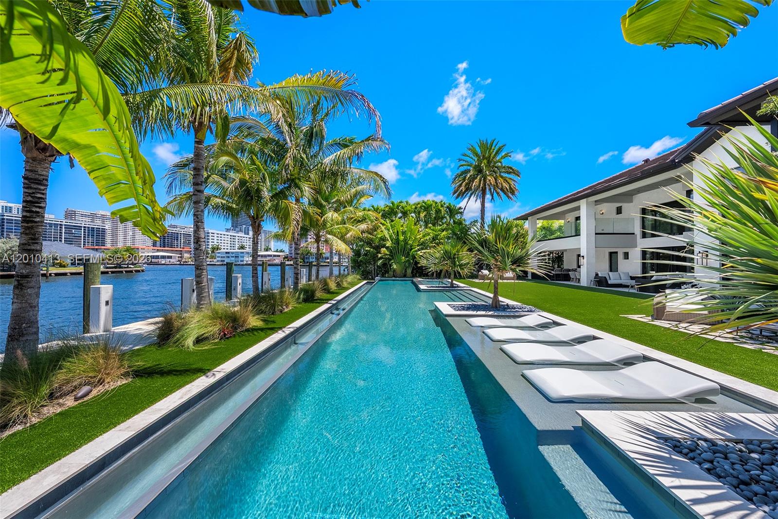 110 Holiday Dr Hallandale Beach, FL 33009