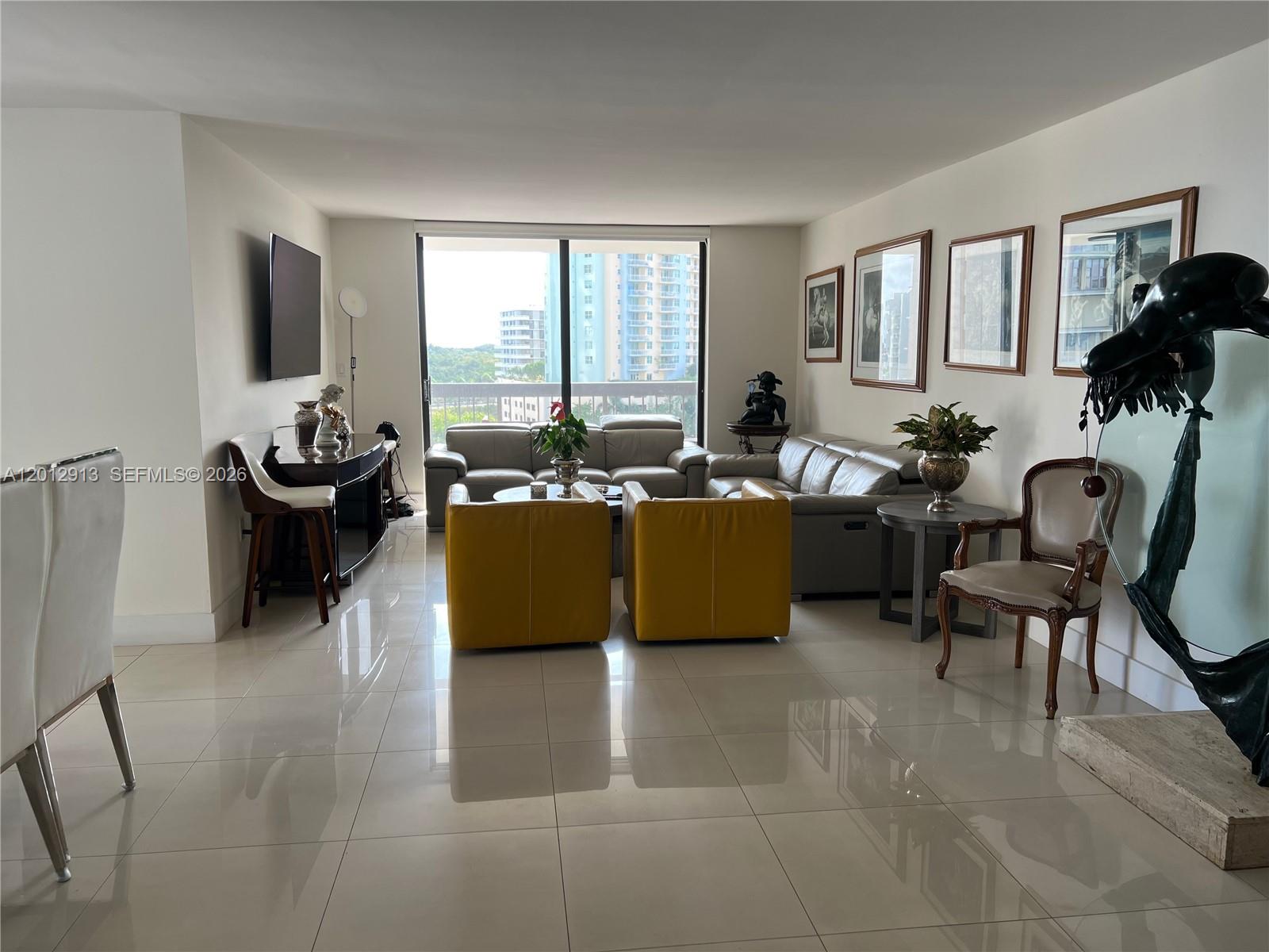 image Brickell Bay Club1