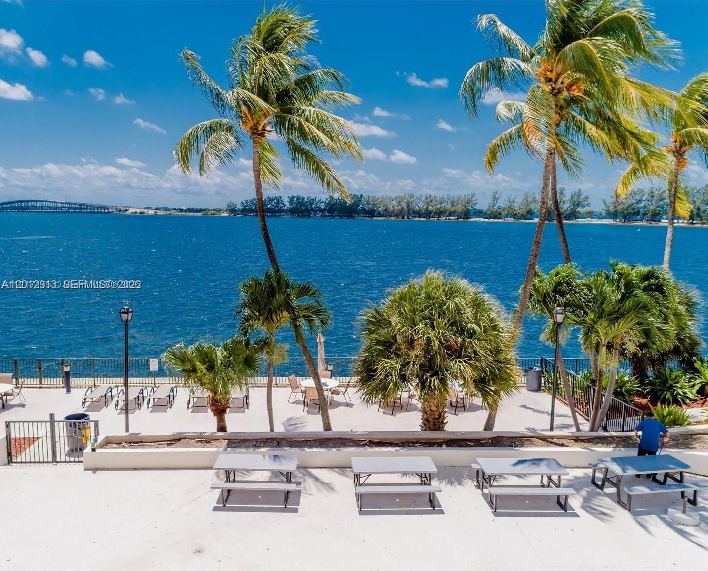 image Brickell Bay Club30