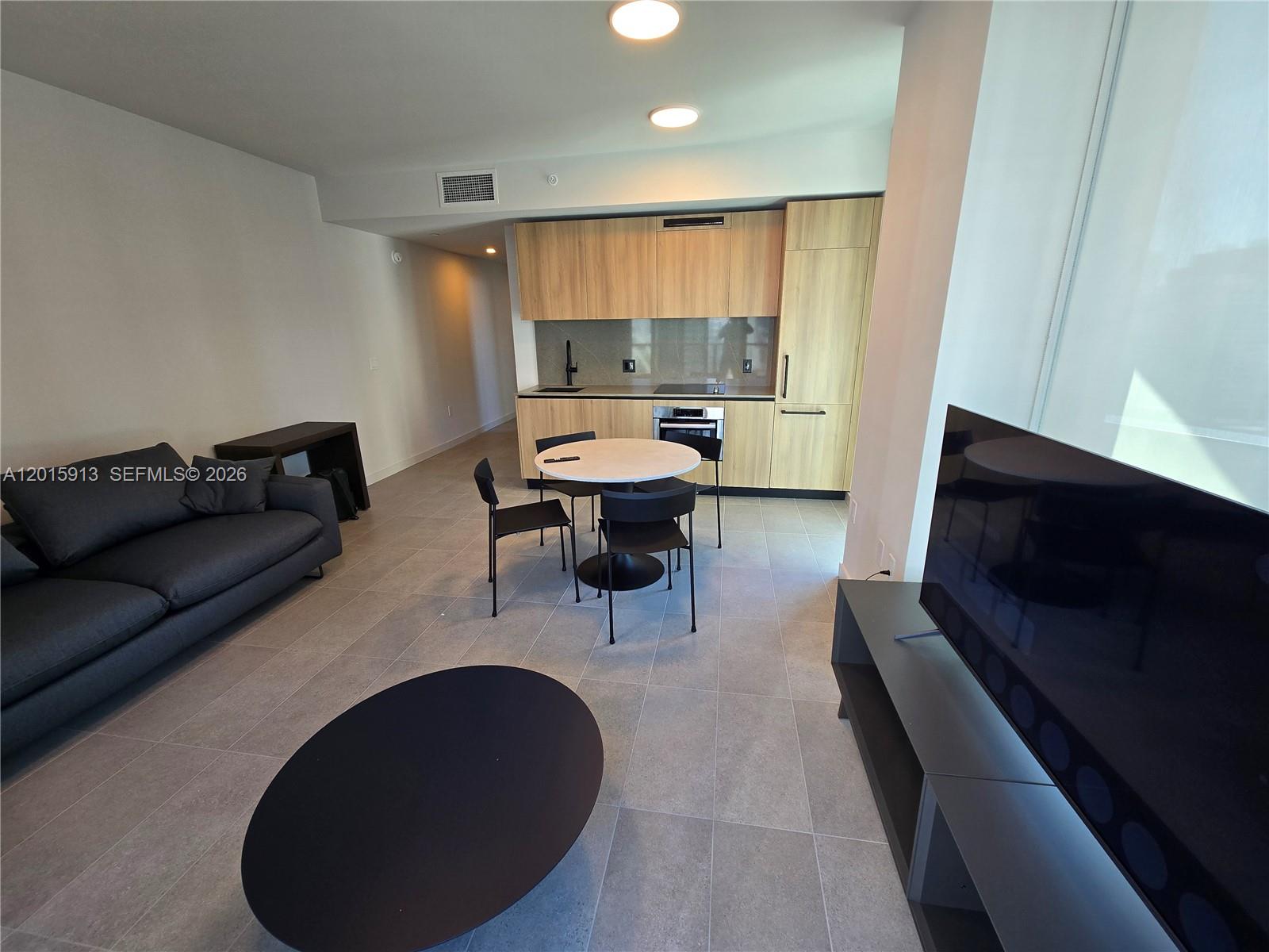 121 NE 5th St #2908 Miami, FL 33132