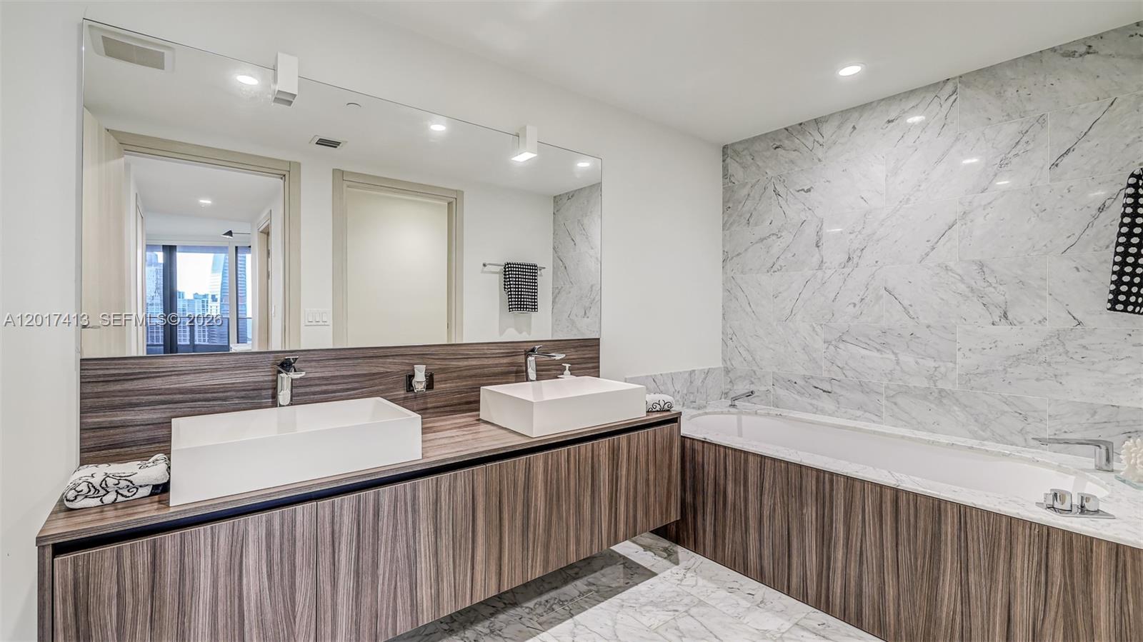 1000 Brickell Plz #3002 Miami, FL 33131