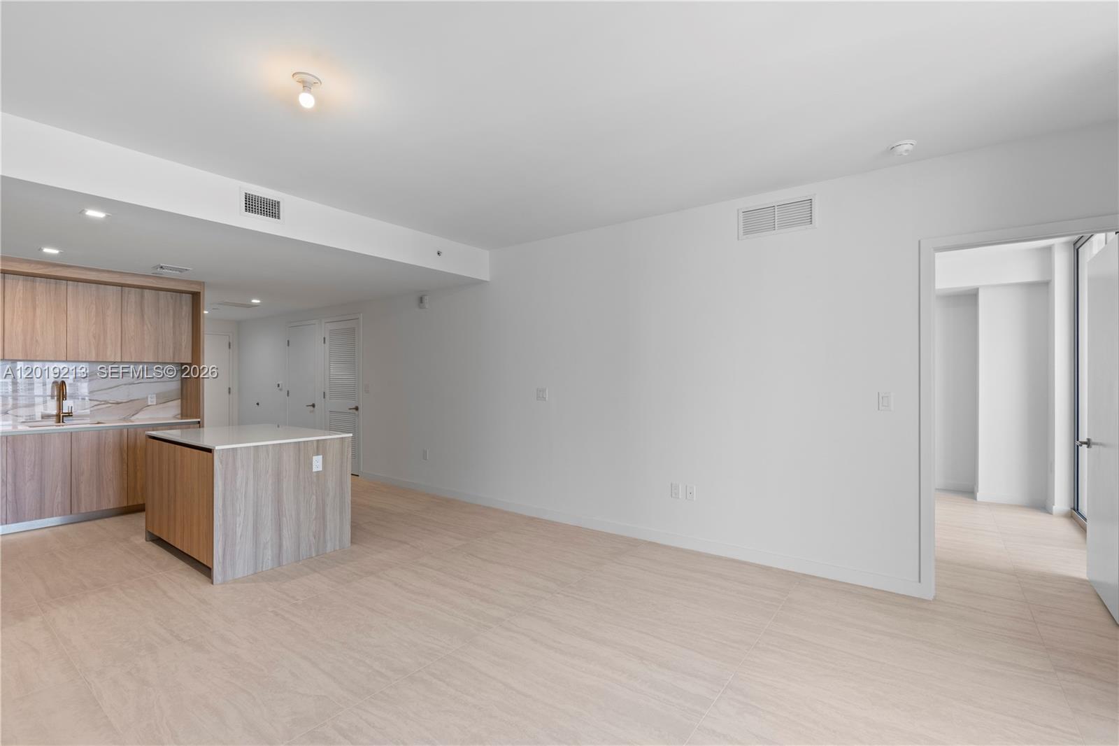 77 SE 5th #3702 Miami, FL 33131