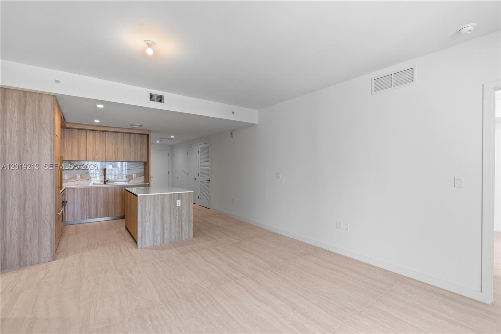 77 SE 5th #3702 Miami, FL 33131
