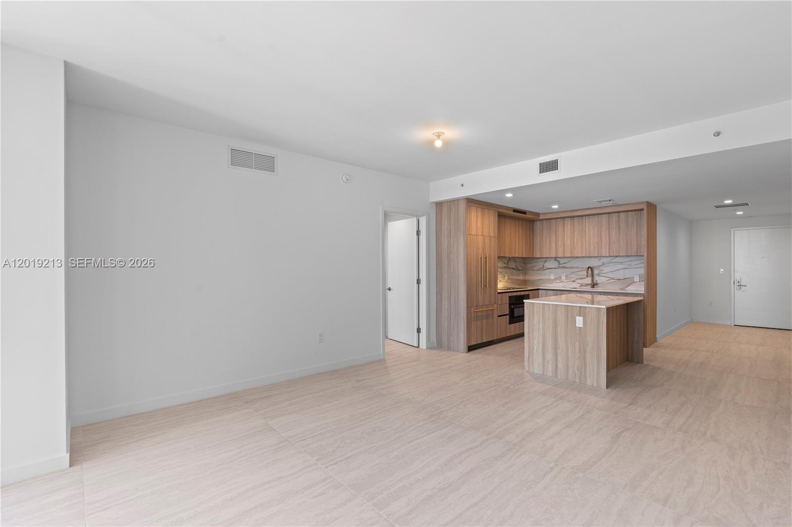 77 SE 5th #3702 Miami, FL 33131