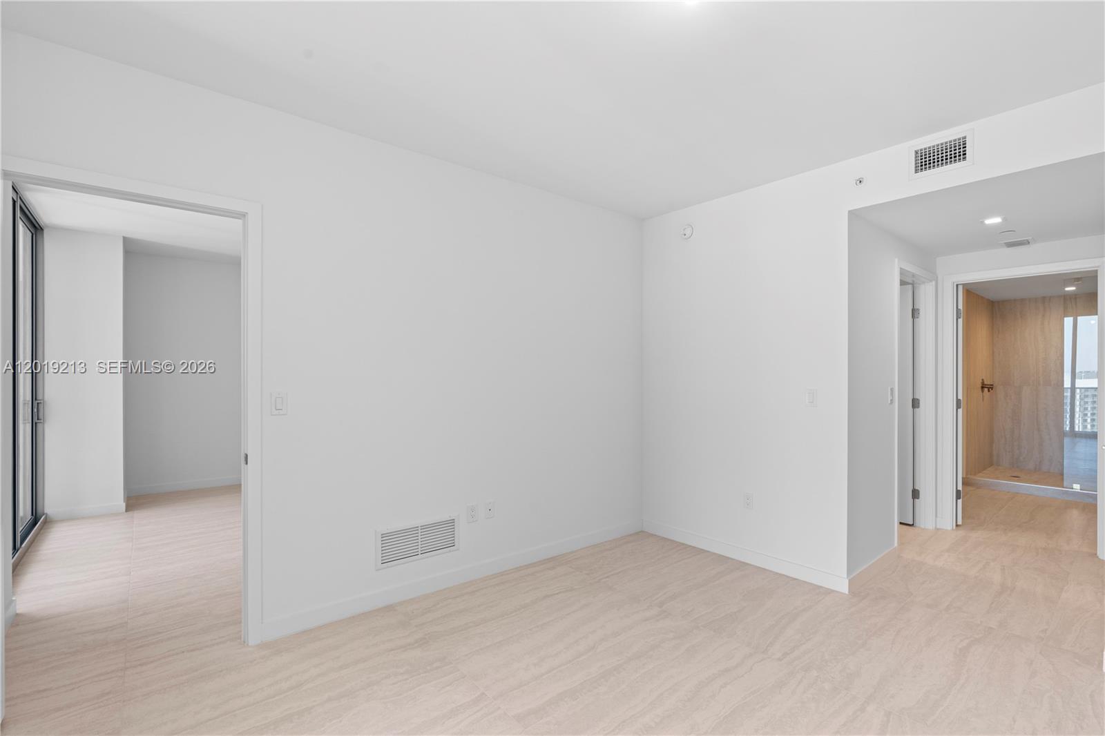 77 SE 5th #3702 Miami, FL 33131