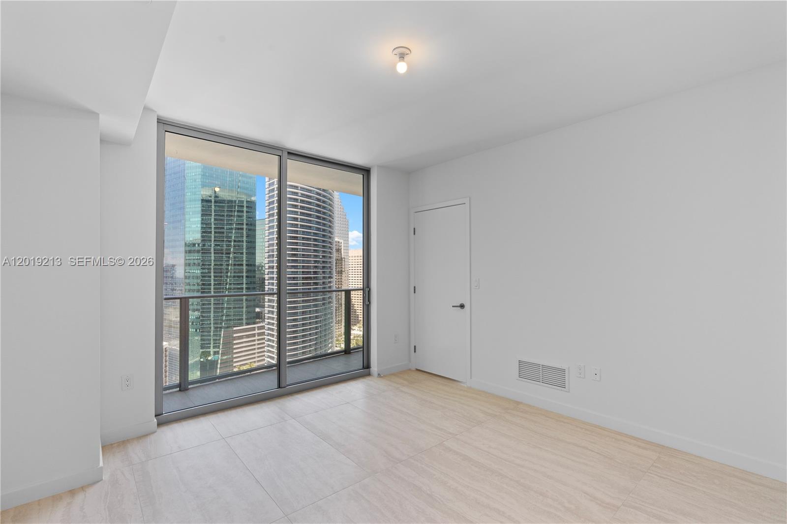 77 SE 5th #3702 Miami, FL 33131
