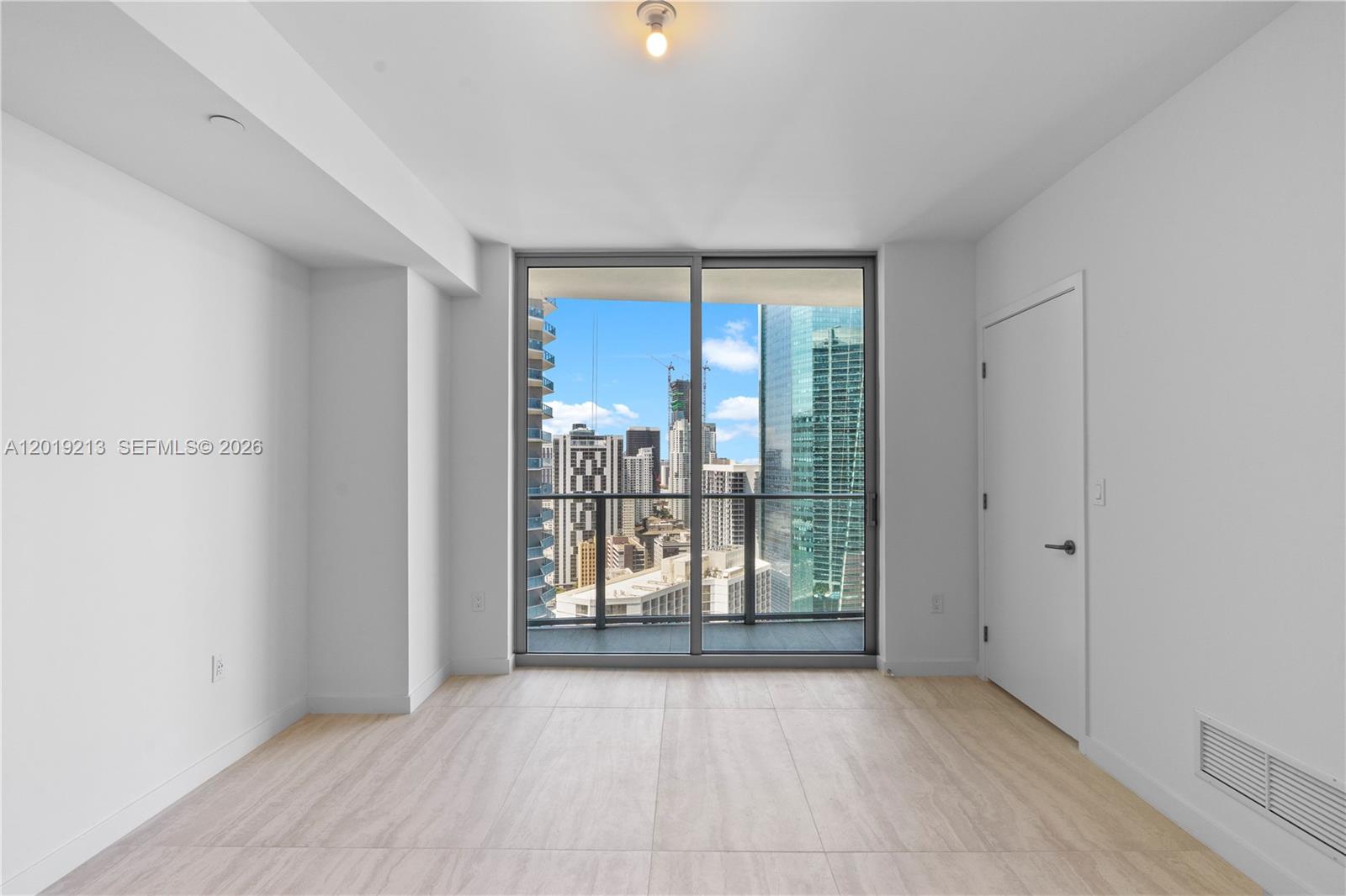 77 SE 5th #3702 Miami, FL 33131