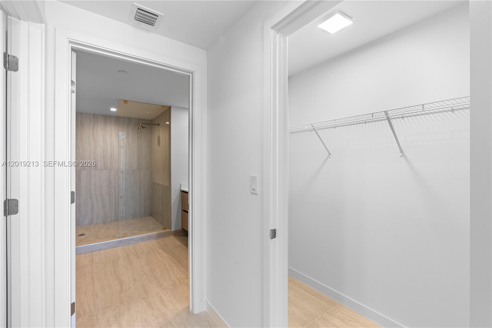 77 SE 5th #3702 Miami, FL 33131