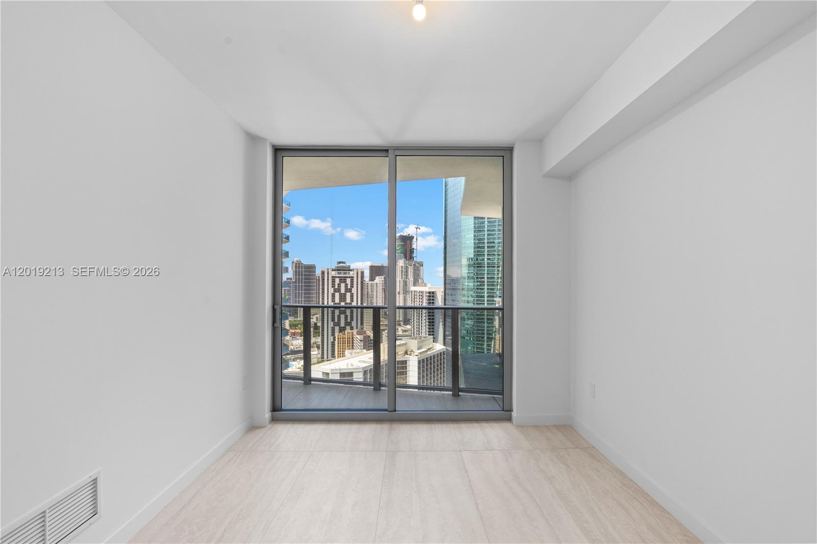 77 SE 5th #3702 Miami, FL 33131