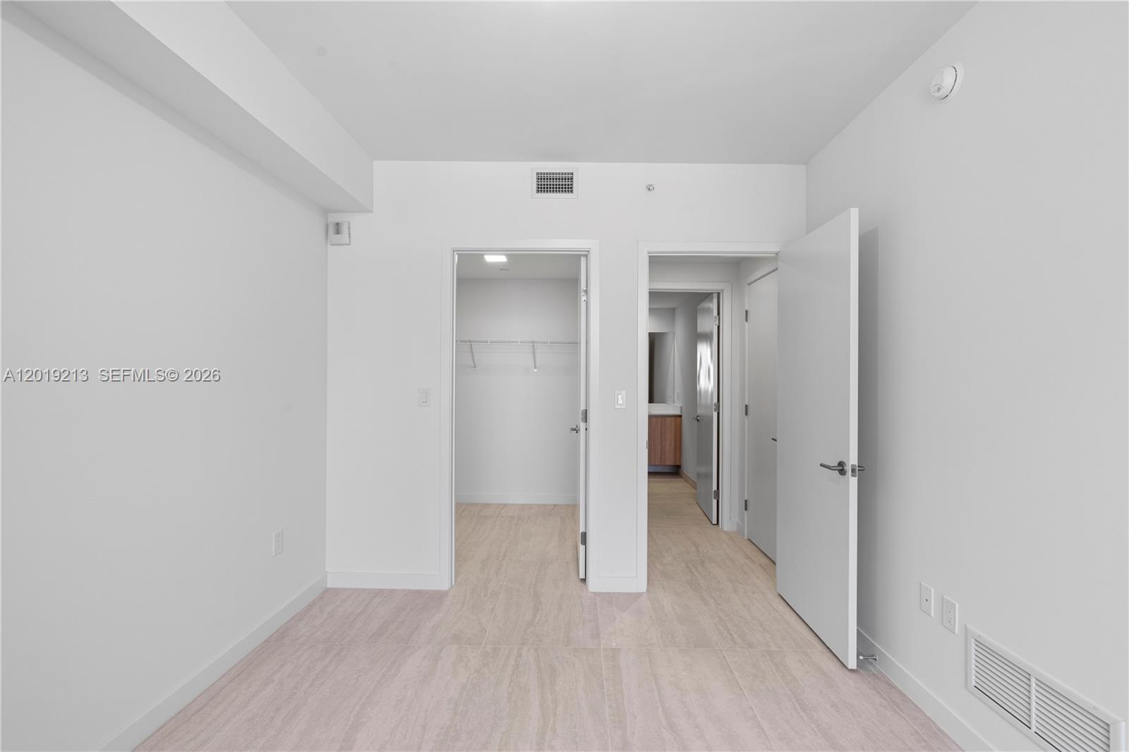 77 SE 5th #3702 Miami, FL 33131