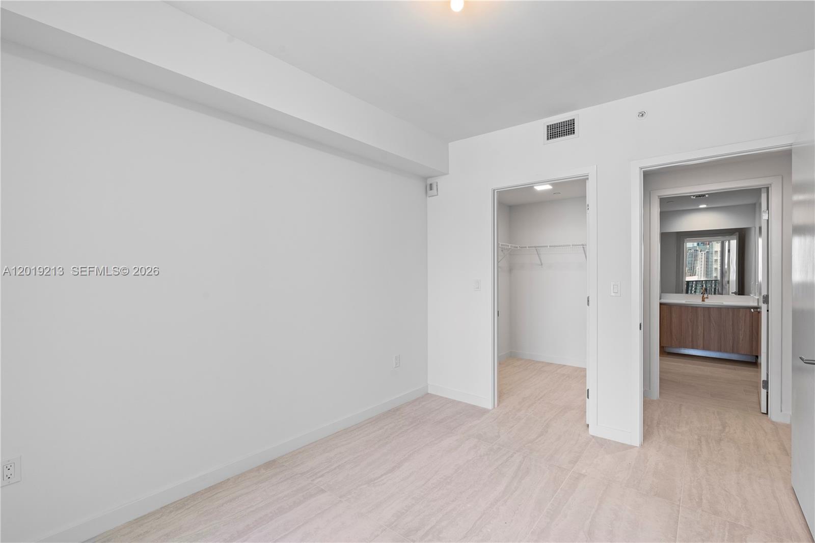 77 SE 5th #3702 Miami, FL 33131