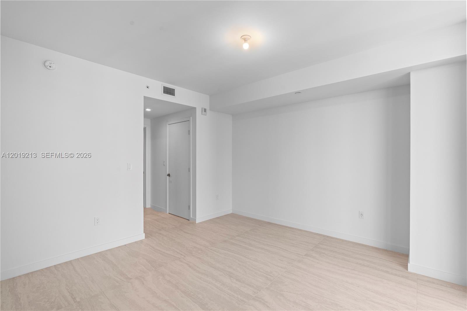 77 SE 5th #3702 Miami, FL 33131