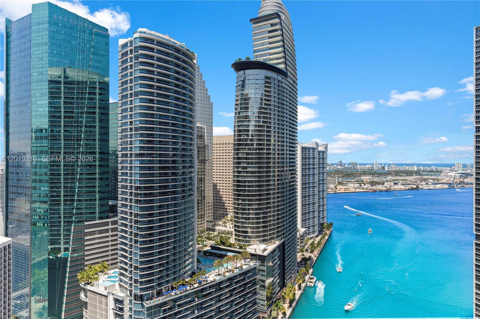 77 SE 5th #3702 Miami, FL 33131