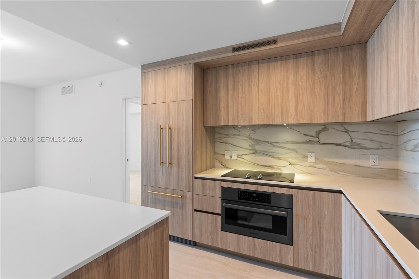 77 SE 5th #3702 Miami, FL 33131