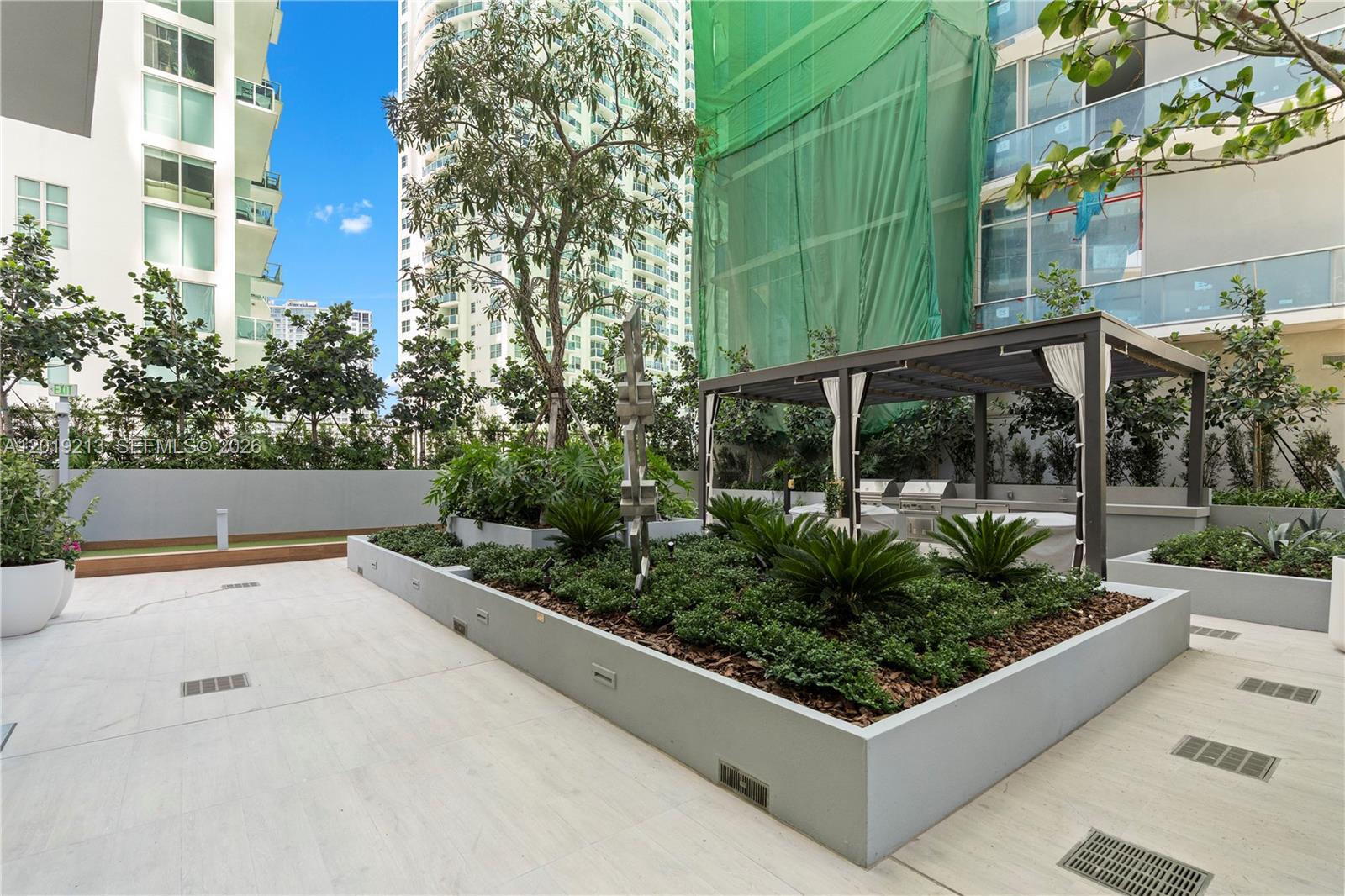 77 SE 5th #3702 Miami, FL 33131