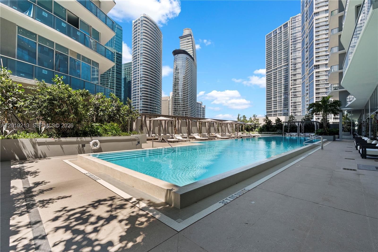 77 SE 5th #3702 Miami, FL 33131
