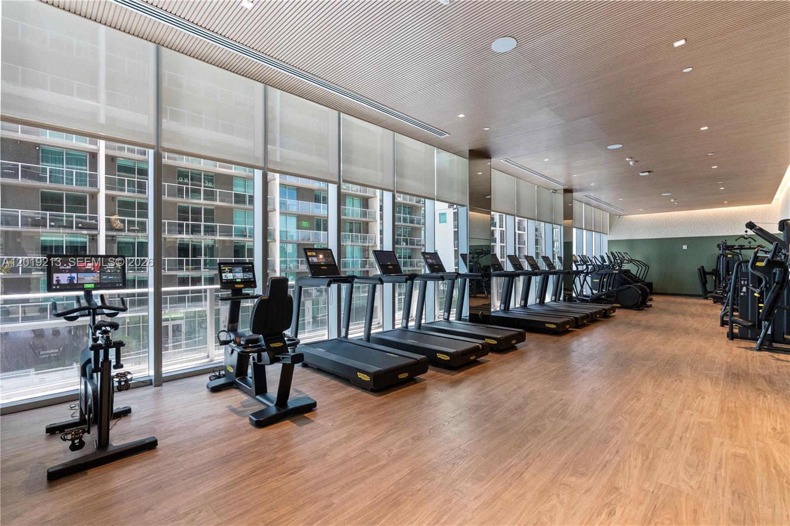77 SE 5th #3702 Miami, FL 33131