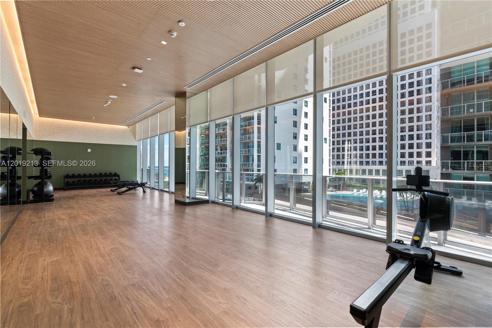 77 SE 5th #3702 Miami, FL 33131