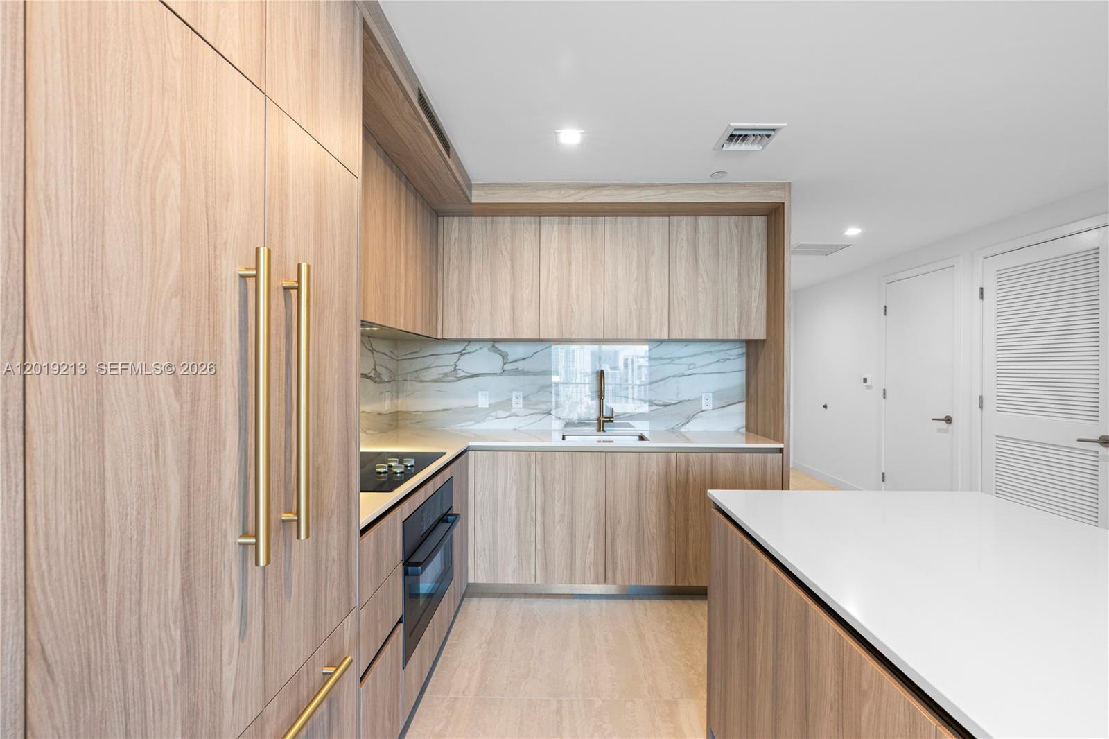 77 SE 5th #3702 Miami, FL 33131
