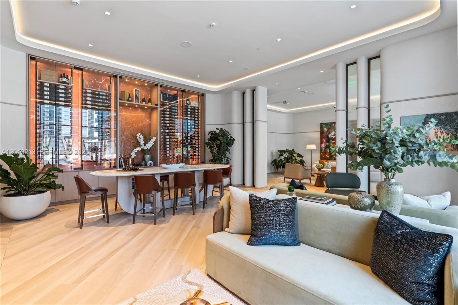 77 SE 5th #3702 Miami, FL 33131