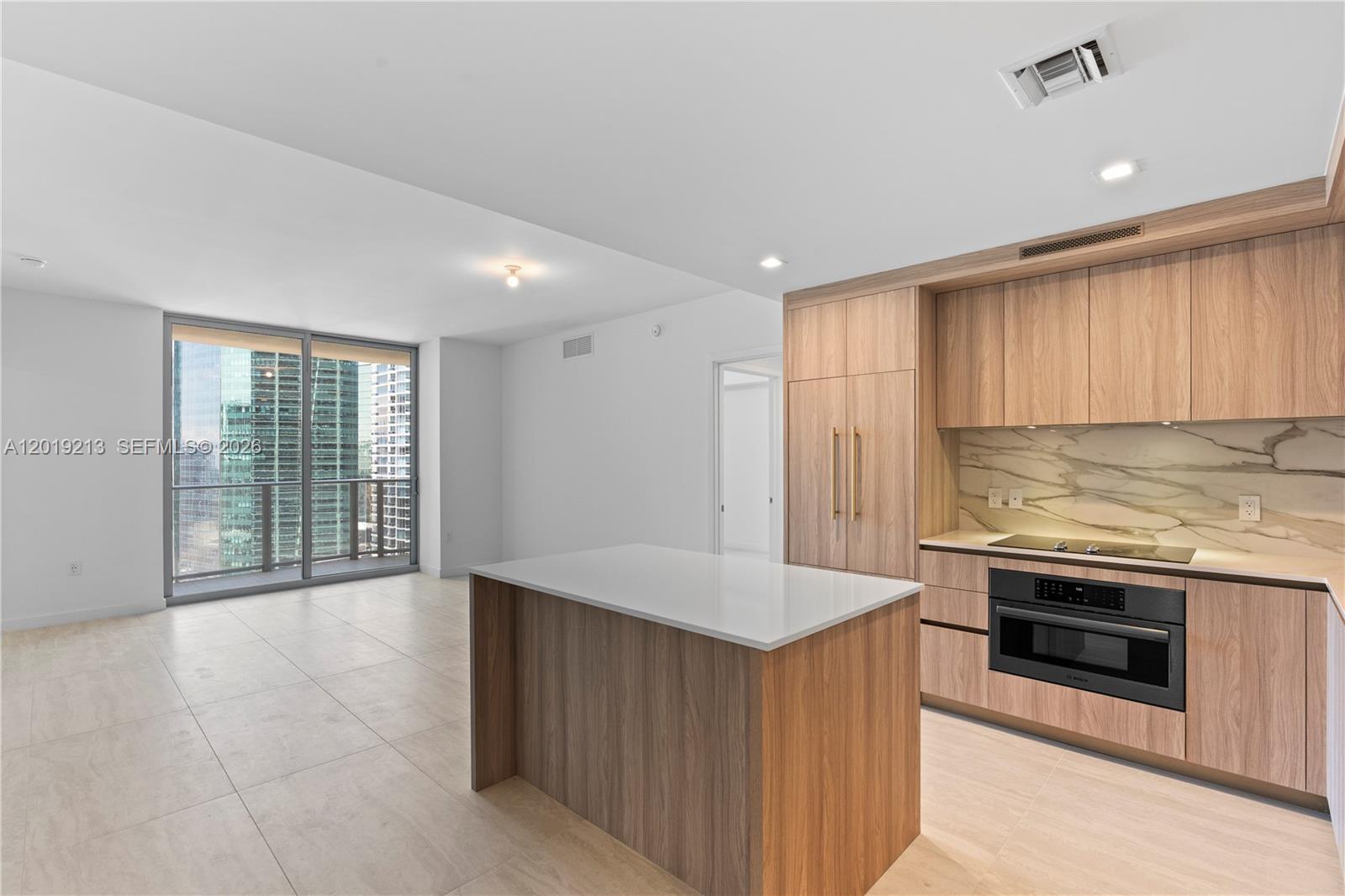 77 SE 5th #3702 Miami, FL 33131
