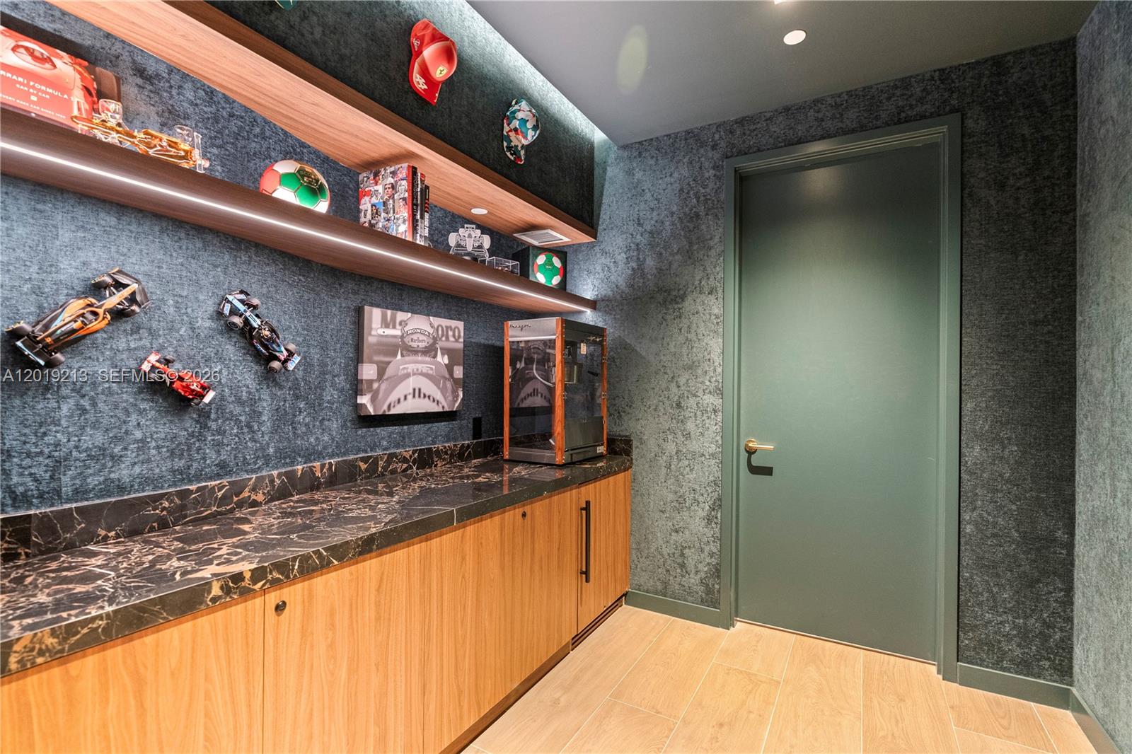 77 SE 5th #3702 Miami, FL 33131