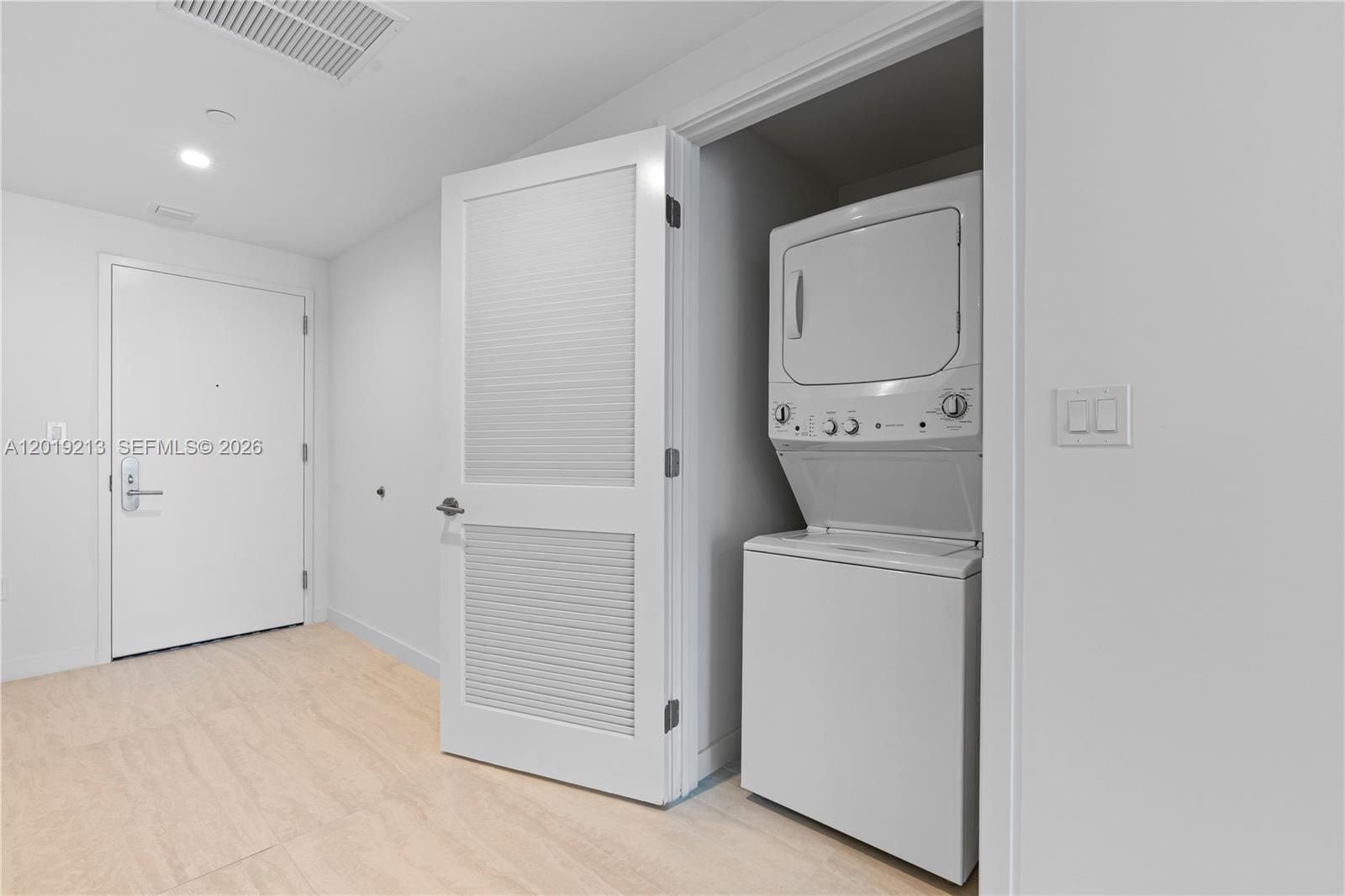 77 SE 5th #3702 Miami, FL 33131