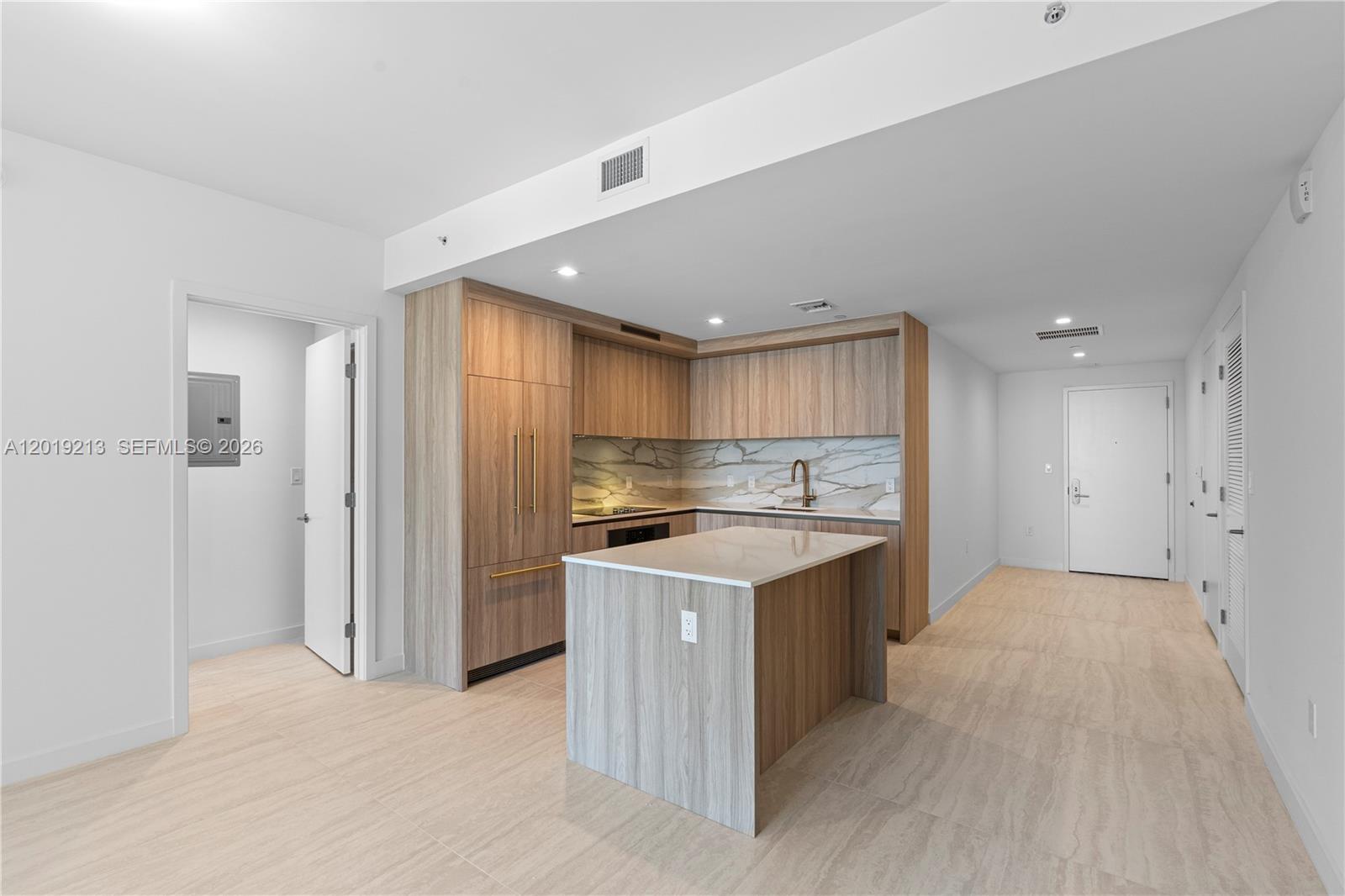 77 SE 5th #3702 Miami, FL 33131