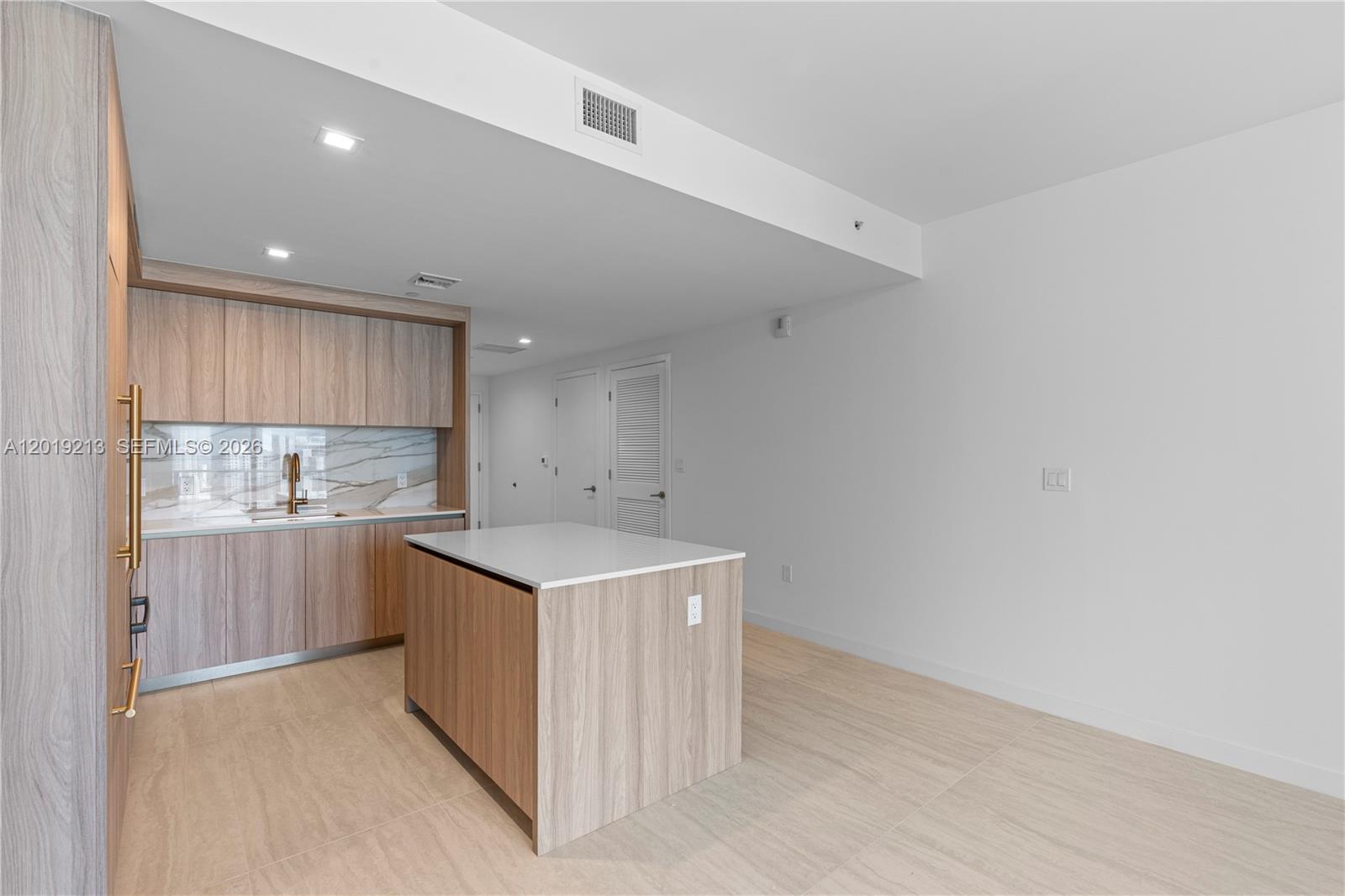 77 SE 5th #3702 Miami, FL 33131