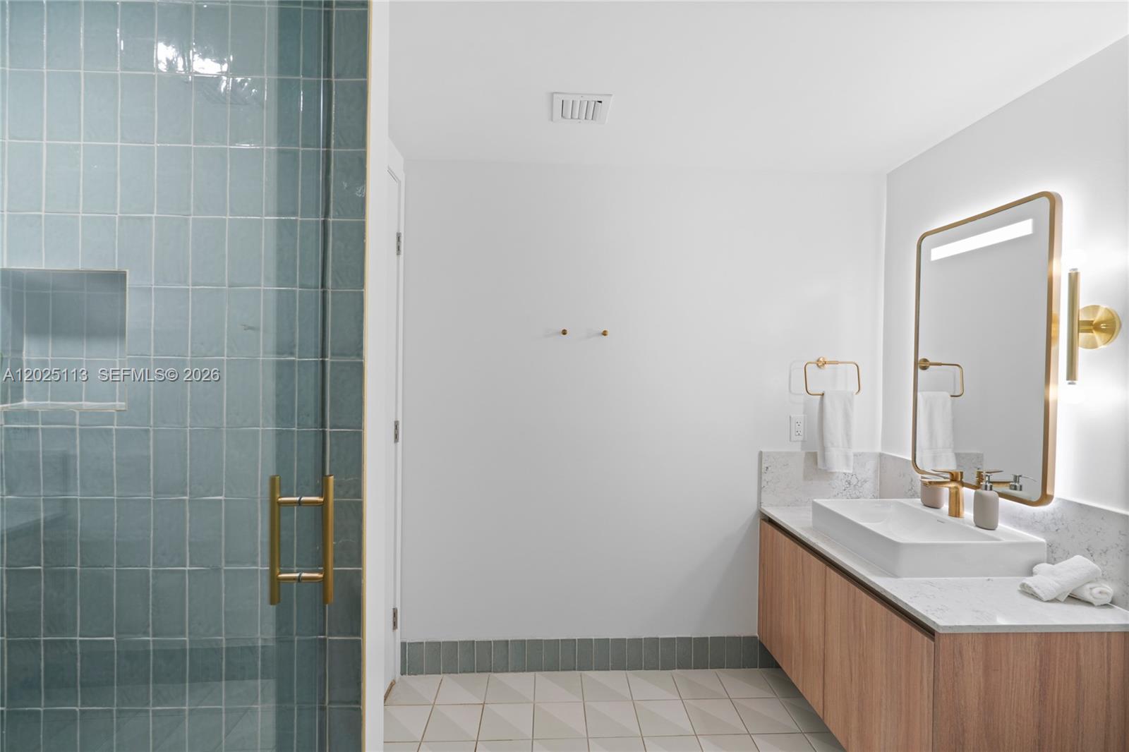 159 NE 6th St #3105 Miami, FL 33132