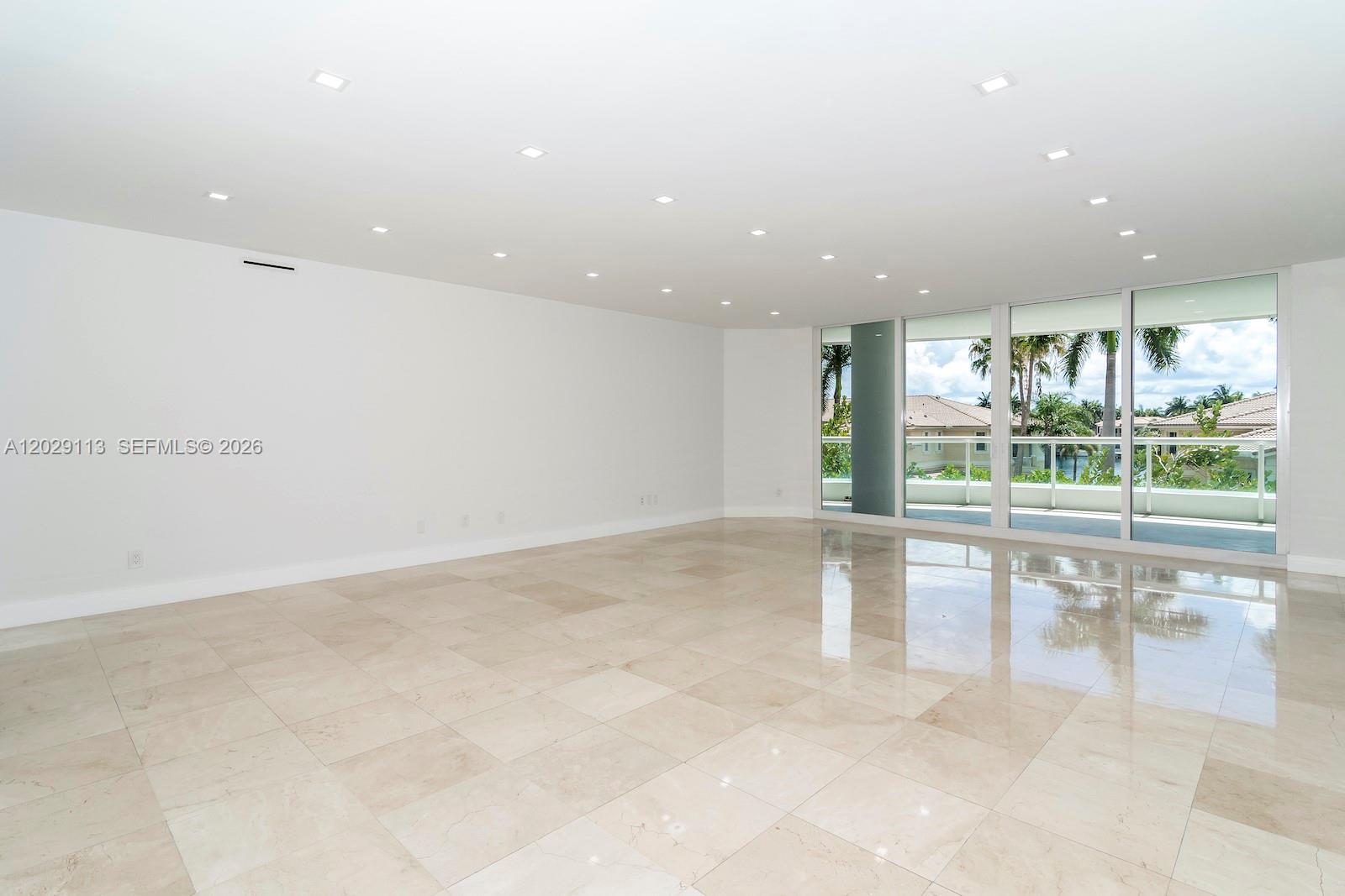 21050 NE 38th #305 Aventura, FL 33180