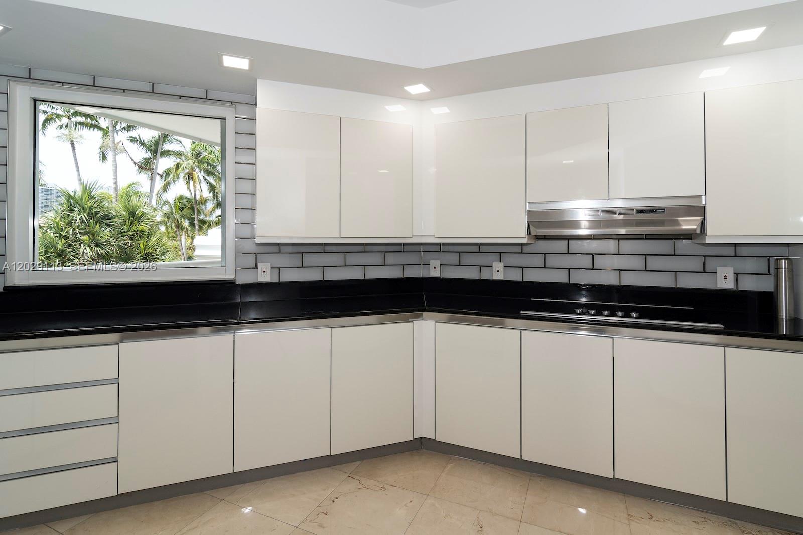 21050 NE 38th #305 Aventura, FL 33180