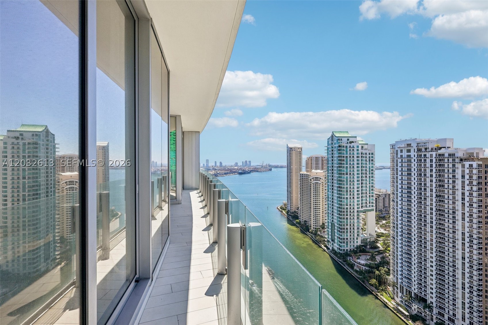 image Aston Martin Residences33