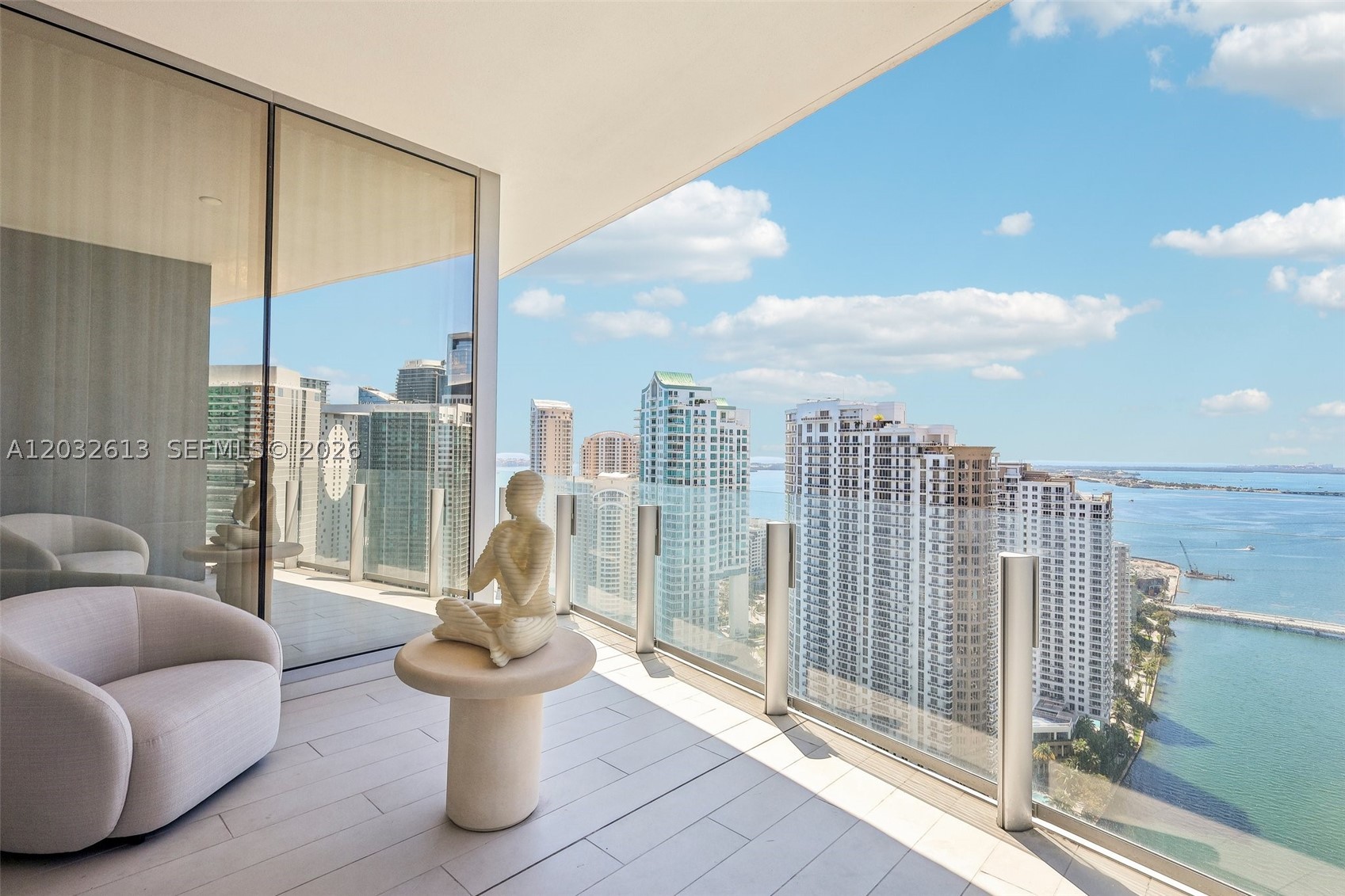 image Aston Martin Residences36