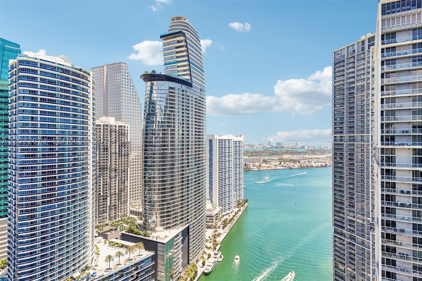 image Aston Martin Residences41