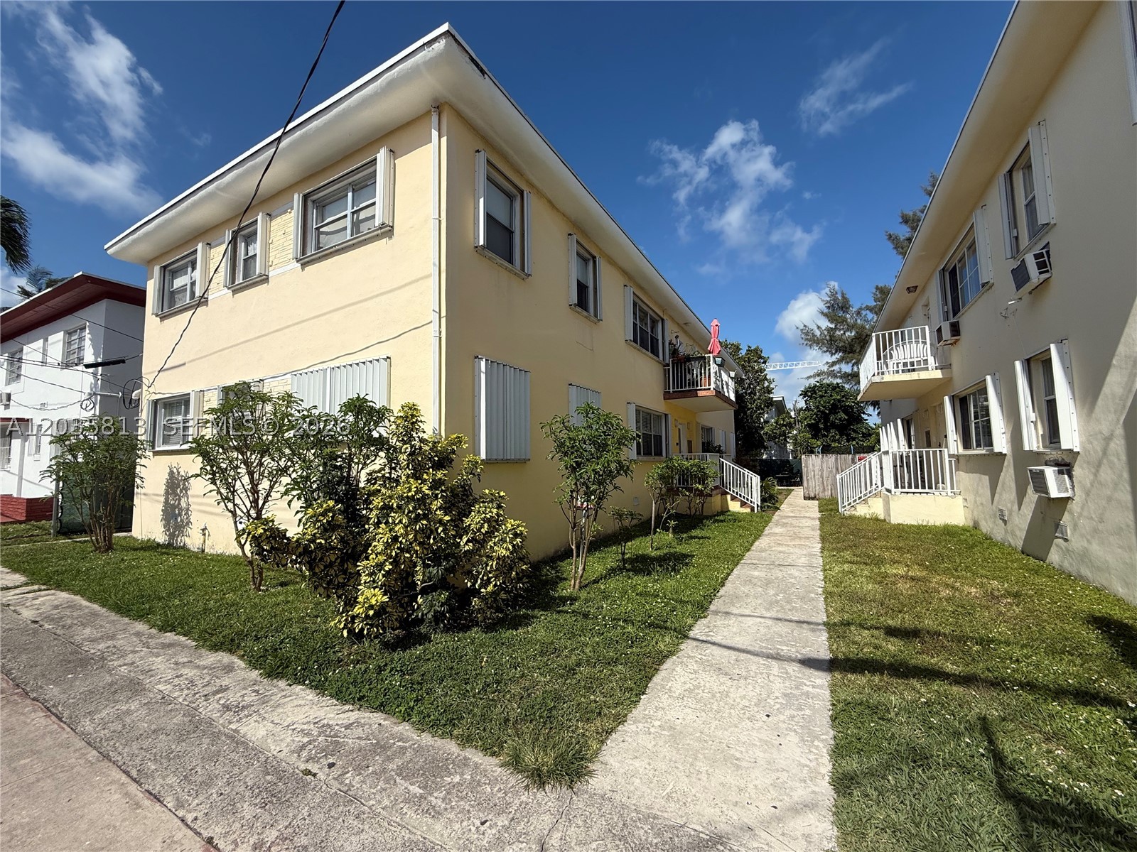 7720 Byron Ave #4