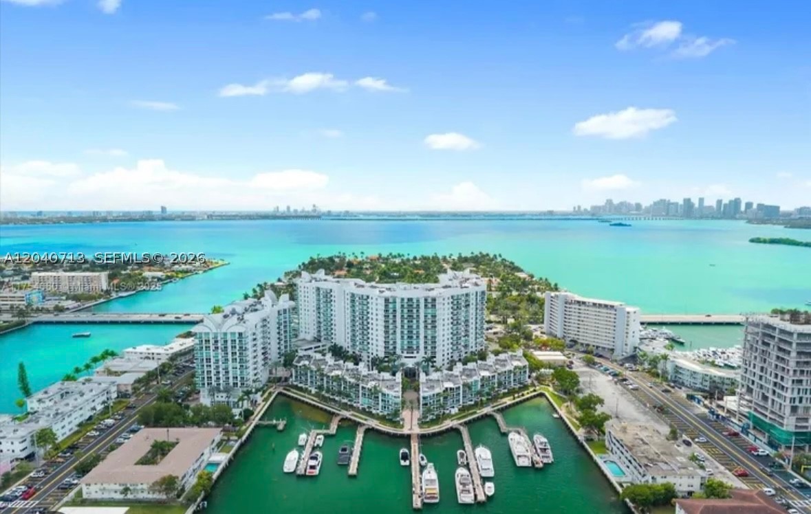 7900 Harbor Is Dr #1424