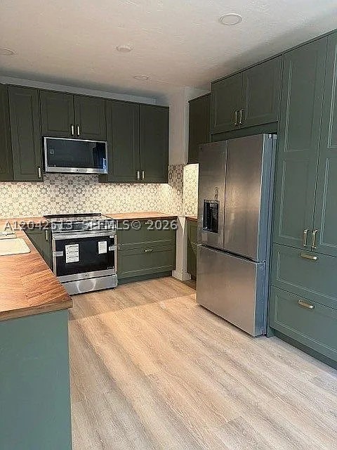 3053 SW 21st St Miami, FL 33145