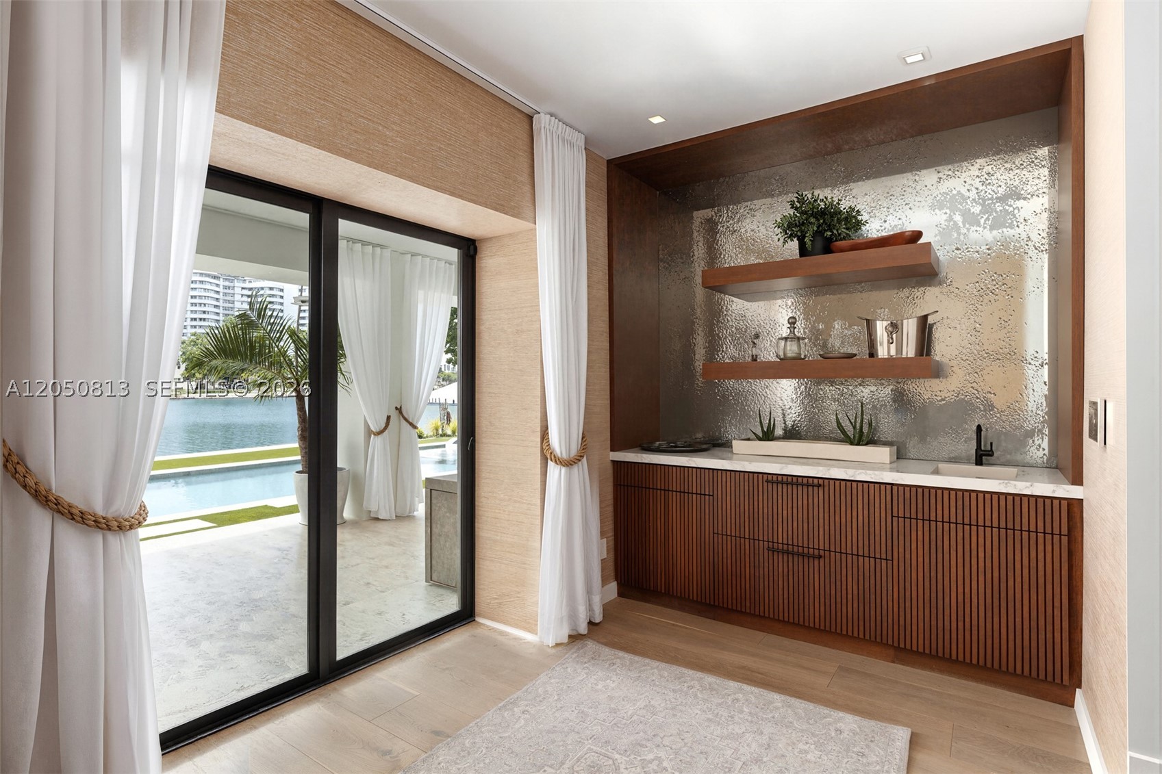 5401 Pine Tree Dr #5401 Miami Beach, FL 33140