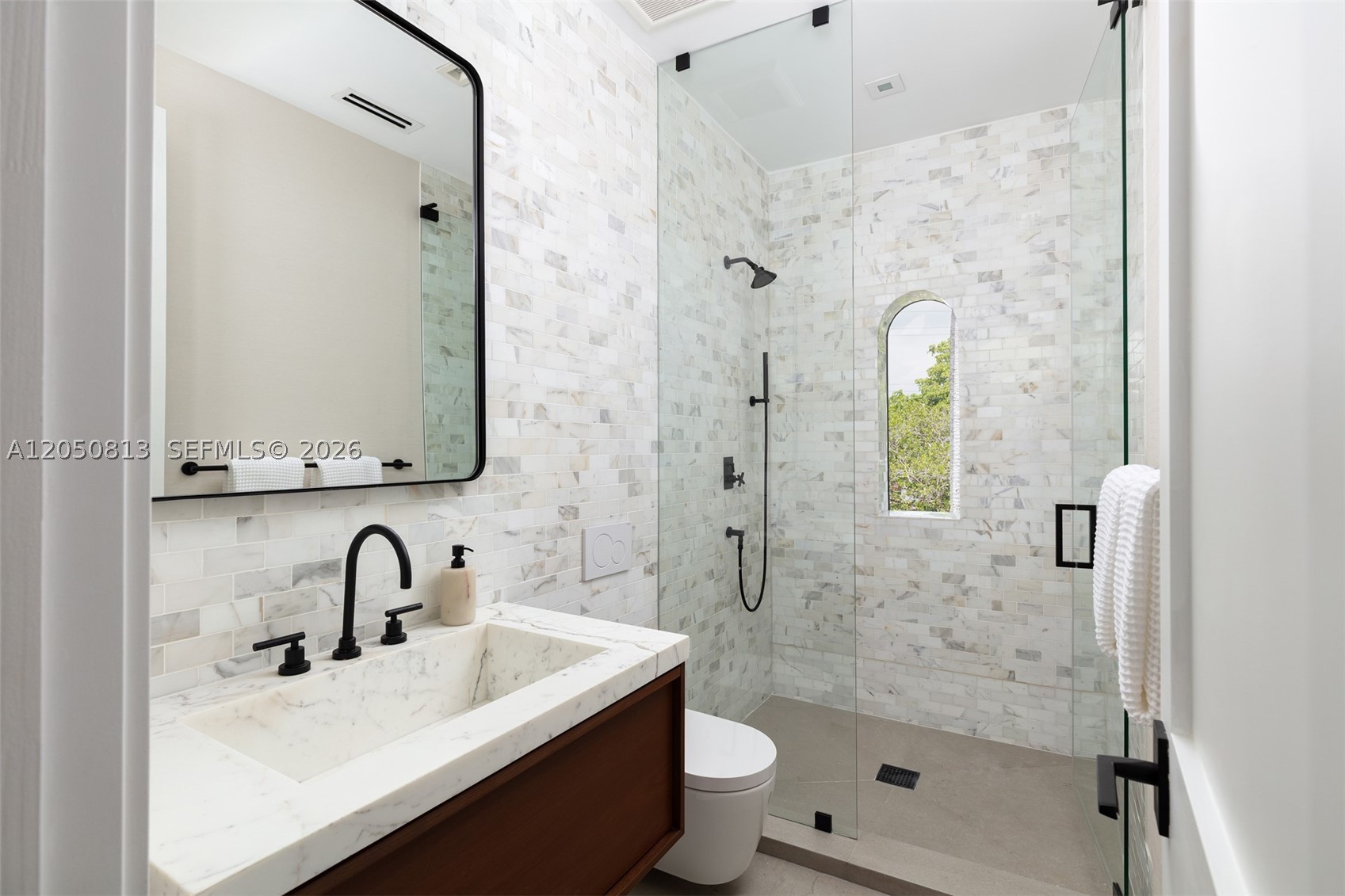 5401 Pine Tree Dr #5401 Miami Beach, FL 33140