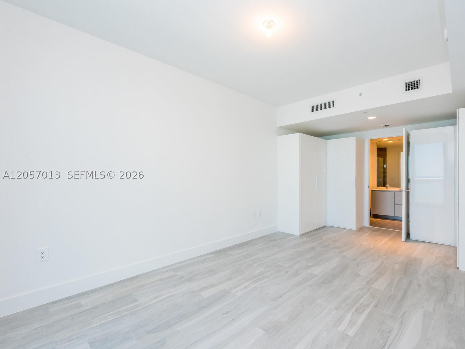 image 1010 Brickell35