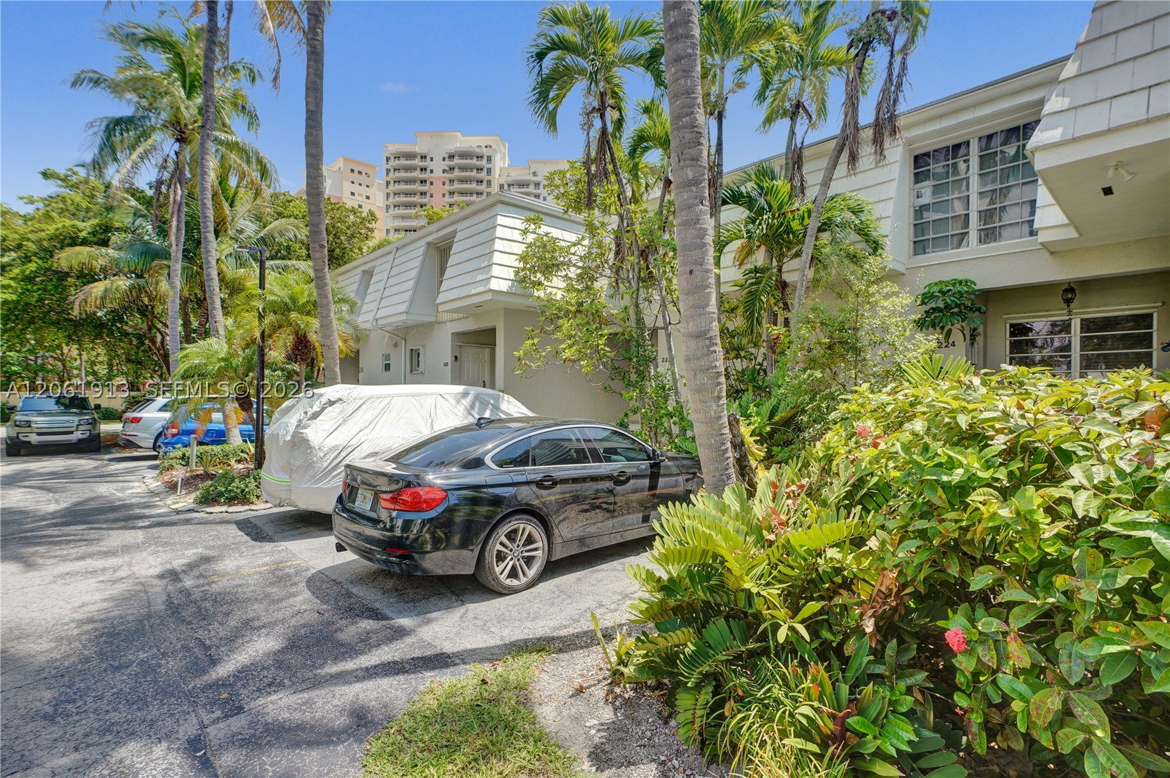 224 Sea Vw Dr #104 Key Biscayne, FL 33149