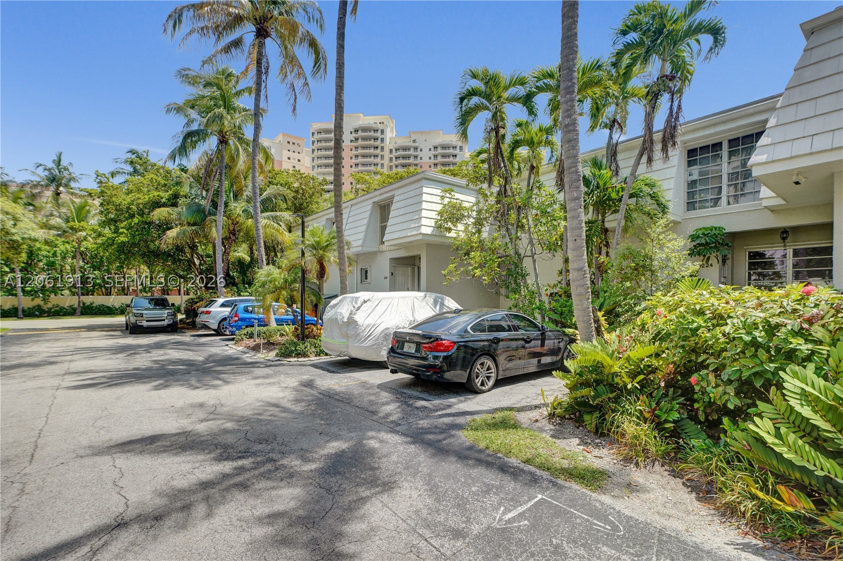 224 Sea Vw Dr #104 Key Biscayne, FL 33149