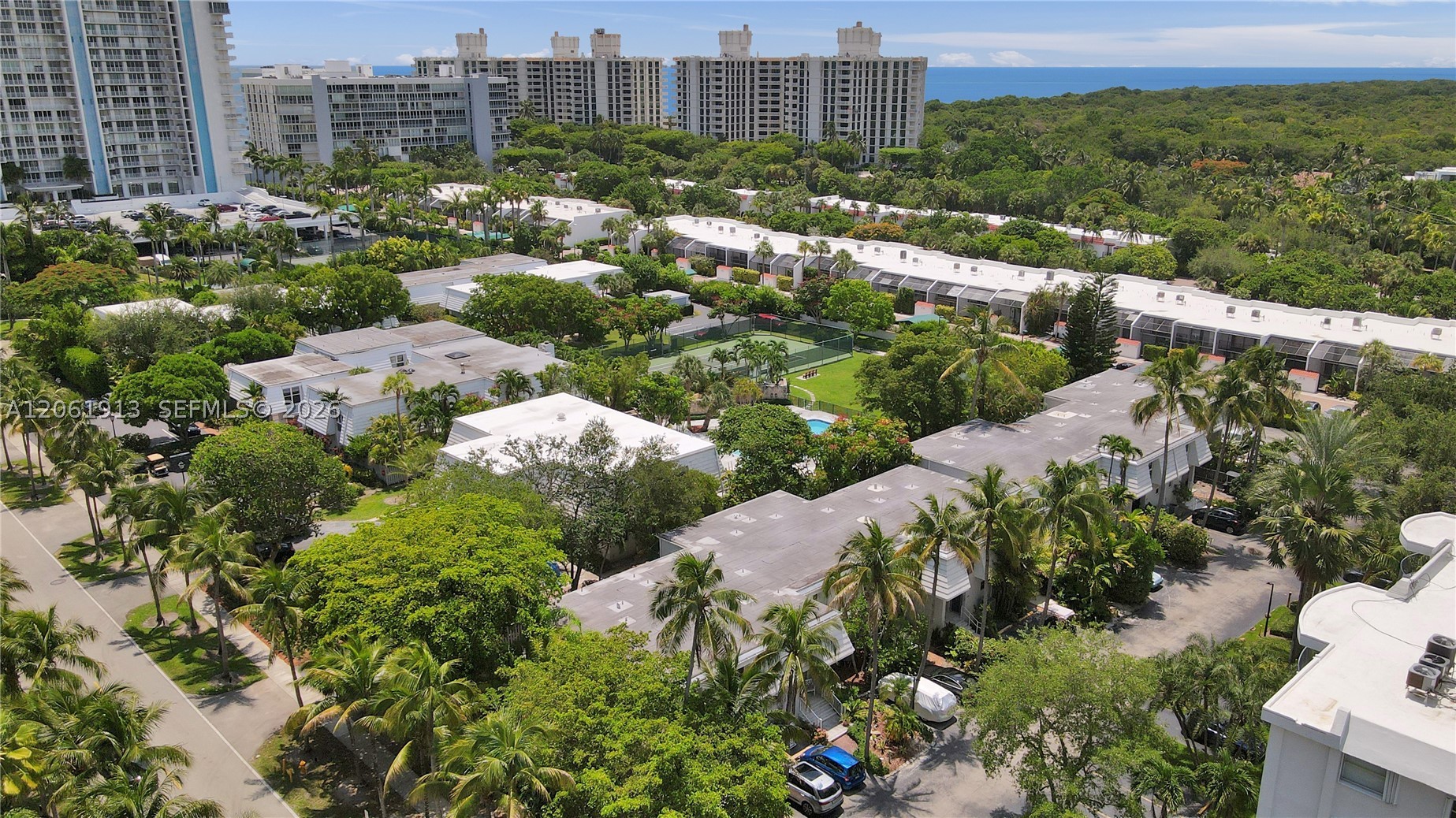 224 Sea Vw Dr #104 Key Biscayne, FL 33149