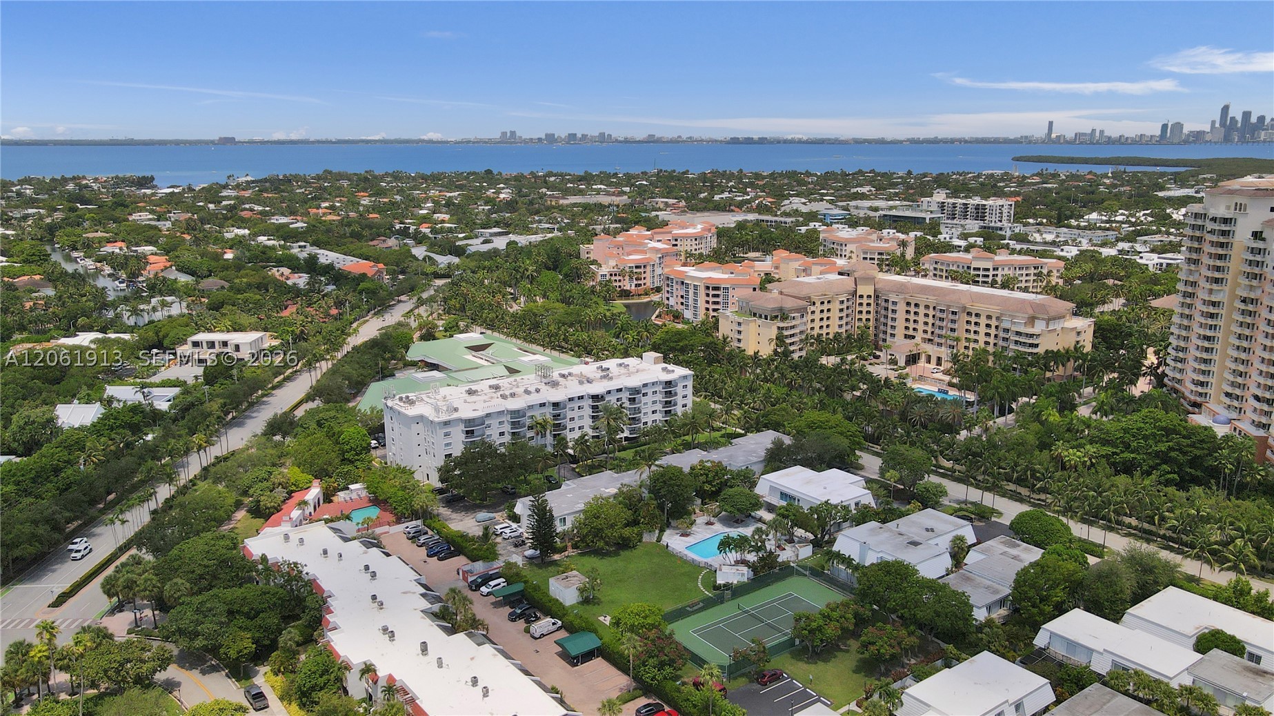 224 Sea Vw Dr #104 Key Biscayne, FL 33149