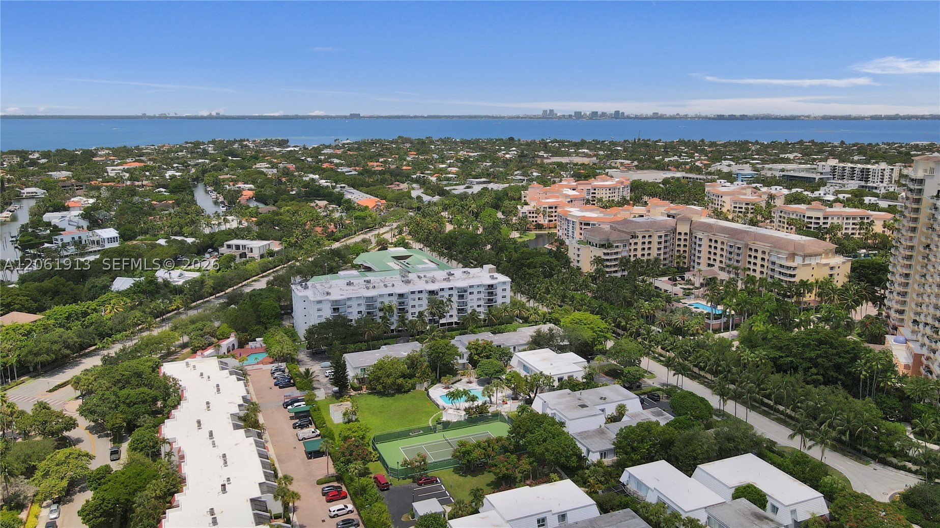 224 Sea Vw Dr #104 Key Biscayne, FL 33149