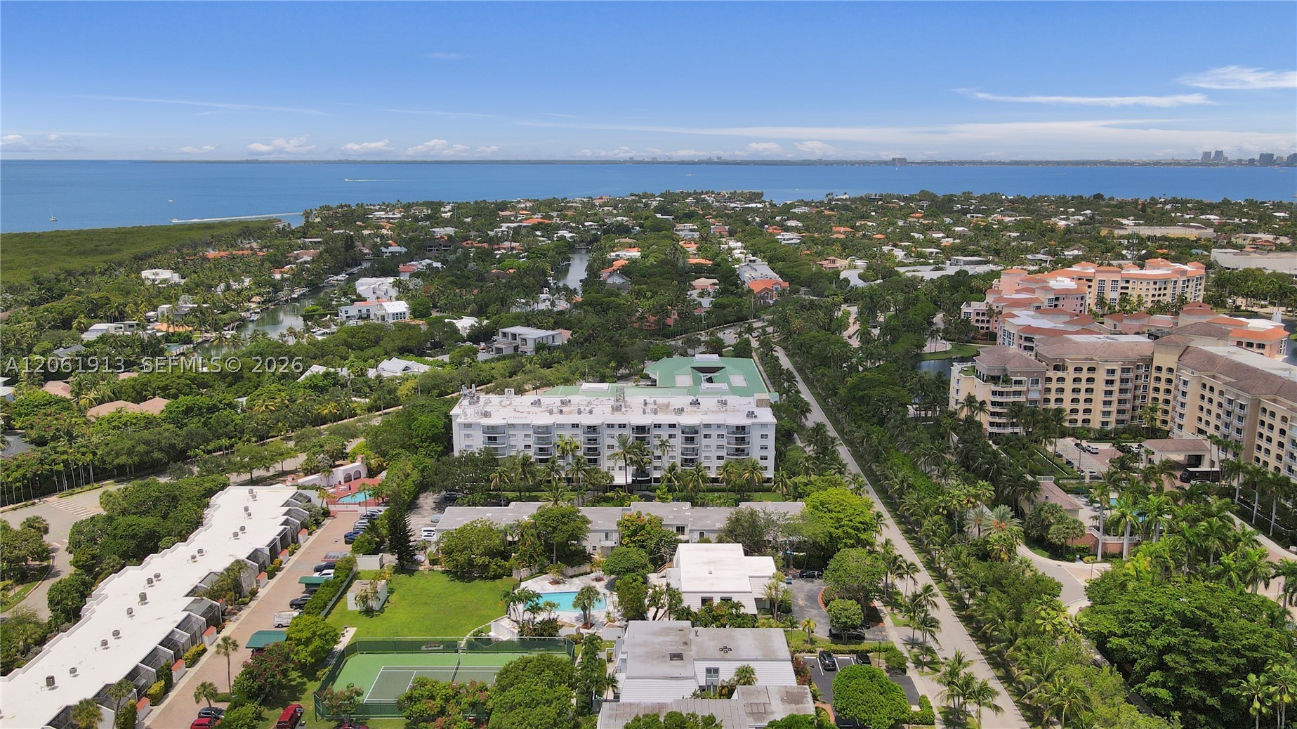 224 Sea Vw Dr #104 Key Biscayne, FL 33149