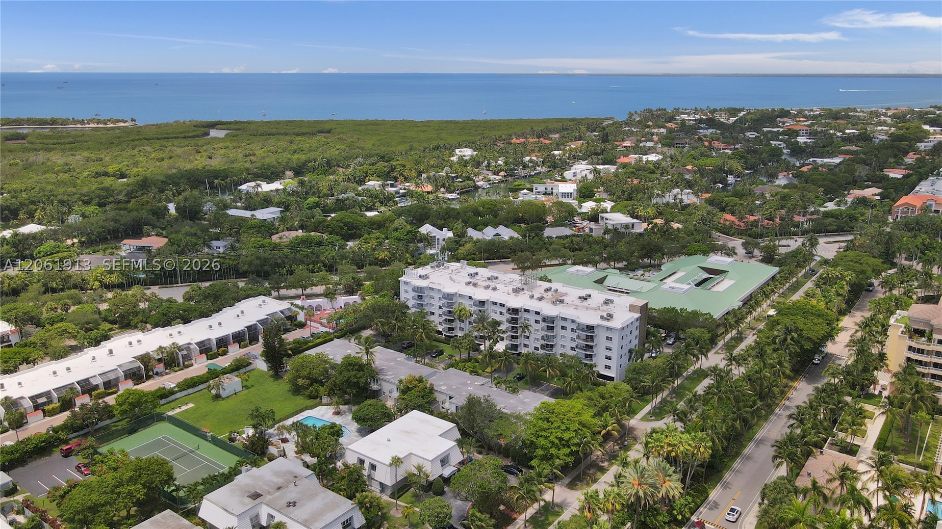 224 Sea Vw Dr #104 Key Biscayne, FL 33149
