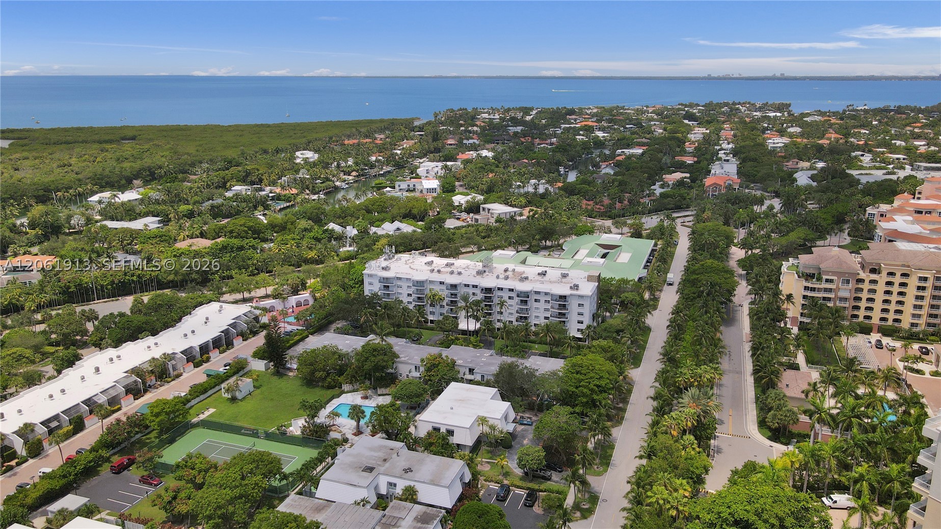 224 Sea Vw Dr #104 Key Biscayne, FL 33149